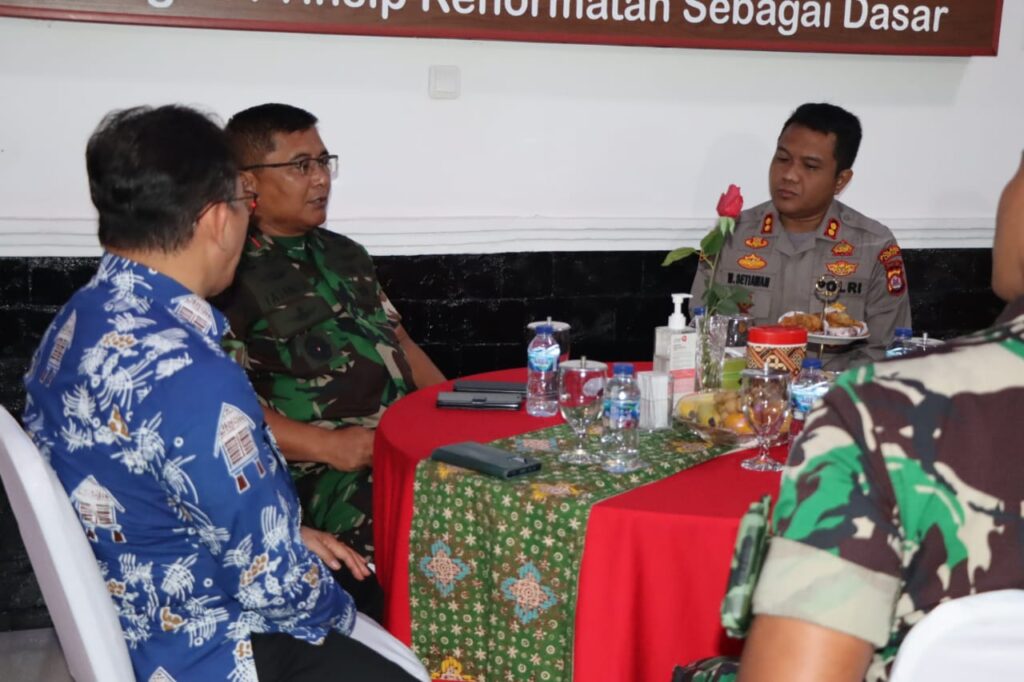 Kembali lagi dan bersama kembali